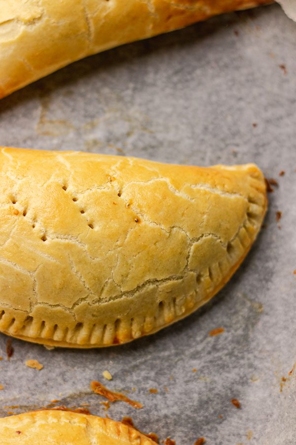Darecipequeen - Repeat Post🥰😍 My Meatpie Recipe This particular  measurement will give you 12 - 24 pieces of Meatpie depending on the size  of Meatpie cutter you use Ingredients needed 750g of